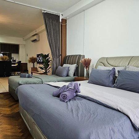 Deluxe Seaview Suite Twin Bed By The Only Bnb Tanjung Tokong Exterior foto