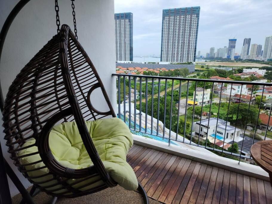 Deluxe Seaview Suite Twin Bed By The Only Bnb Tanjung Tokong Exterior foto