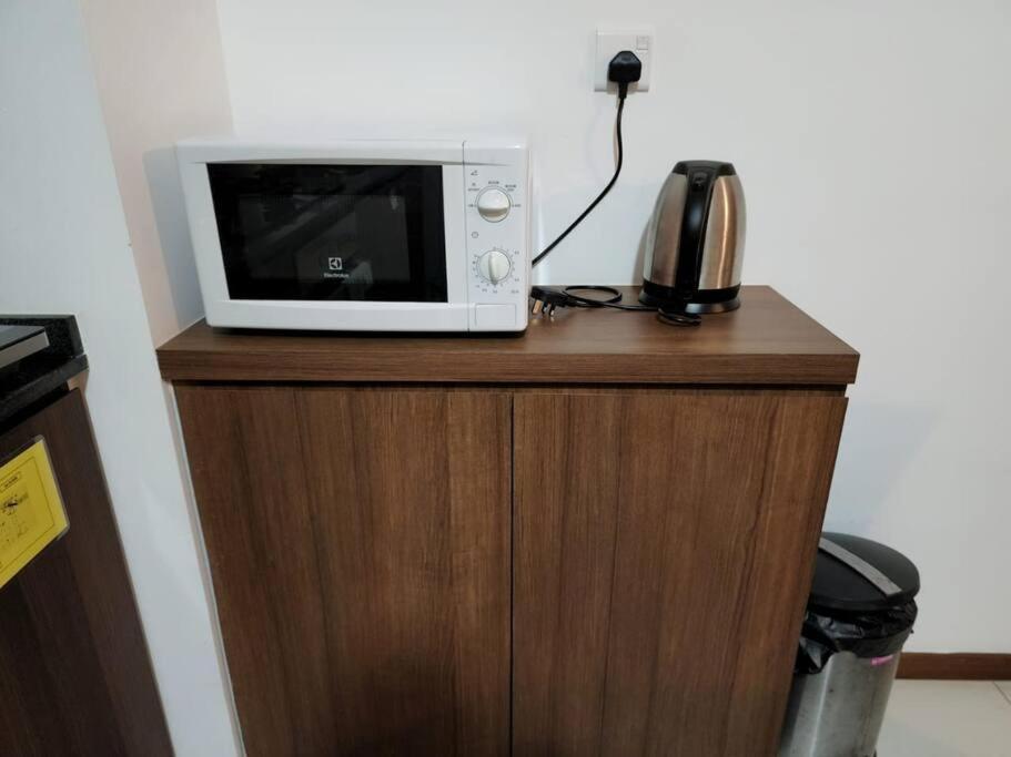 Deluxe Seaview Suite Twin Bed By The Only Bnb Tanjung Tokong Exterior foto