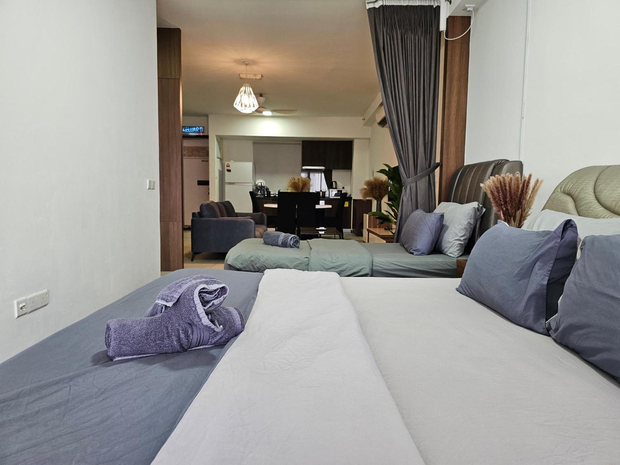 Deluxe Seaview Suite Twin Bed By The Only Bnb Tanjung Tokong Exterior foto